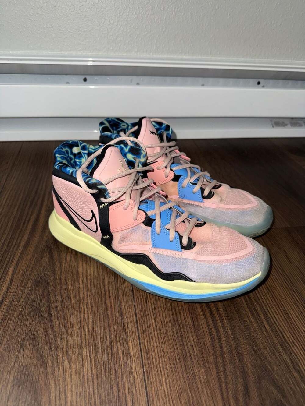 Nike Kyrie Infinity 'Valentine's Day' Basketball Shoes Size Men’s 9.5